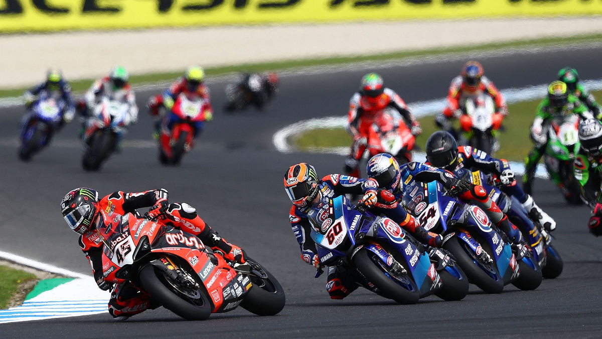 Acott Redding leads at the start of the 2020 WorldSBK round at Phillip Island